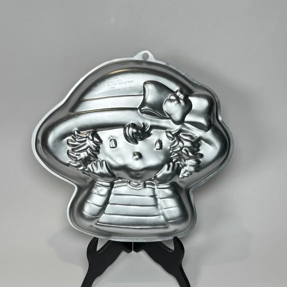 Wilton Strawberry Shortcake Cake Pan 2003 Aluminum Character Mold 2105-7040